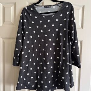 Grey with White Polka dot Dolman sleeve swing top. Size 1x Never Worn